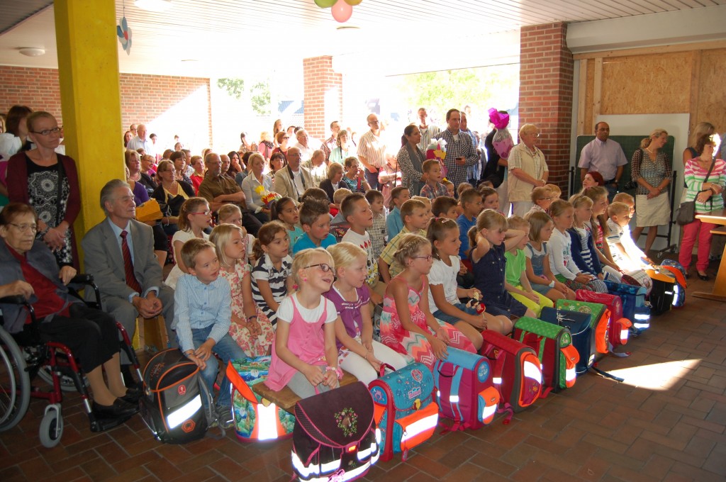 Einschulung 5.9.2013, Programm in der Pausenhalle