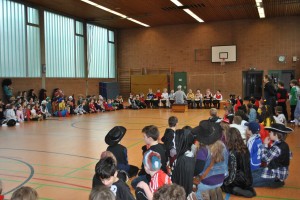 Trommeln in der Turnhalle