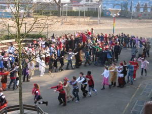 Polonaise auf dem Schulhof