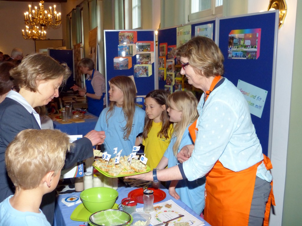 Butter schütteln: Markt der Möglichkeiten St-Marienschule-Appelhuelsen, 06.05.2015