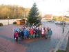 Weihnachtsbaum aufstellen, Klassen 3ab, 6.12.2013